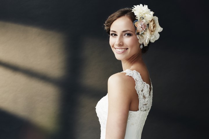 54 Weiss Romantische Braut Edel Duchesse-Linie Herzausschnitt Schleppe Tuell Hochzeitskleid mit Steine Perlenstickerei 