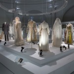 Wedding Dresses 1775-2014: Ausstellung über Geschichte des Brautkleids