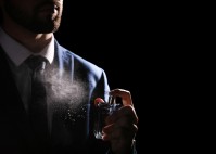 Aktuelle Düfte für den Bräutigam: Klassische Männer-Parfums sind wieder angesagt